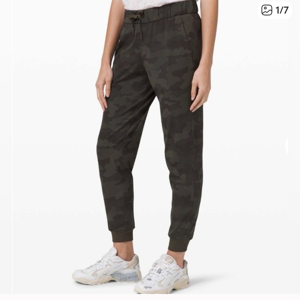 lululemon athletica camo On The Fly Jogger